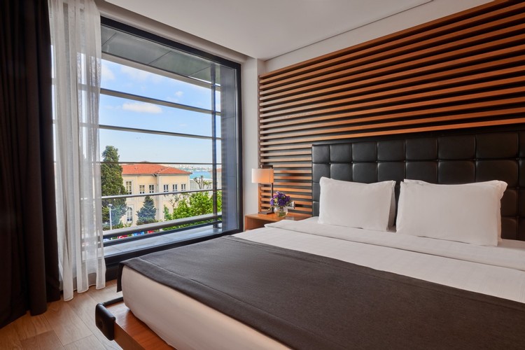 Deluxe Room, Partial Sea View