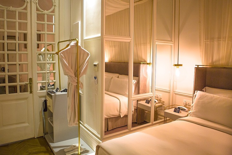 Deluxe Room, Street View