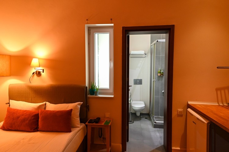 Basic Room (Has No Window)