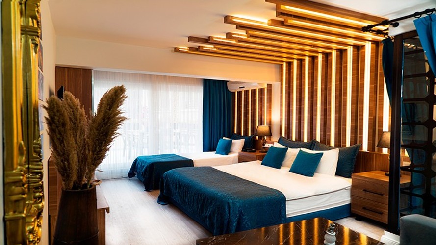 Has Balcony Room (Balcony)