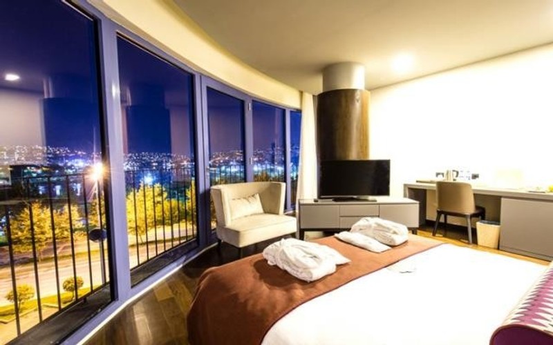 Aile Odası, Göl Manzaralı