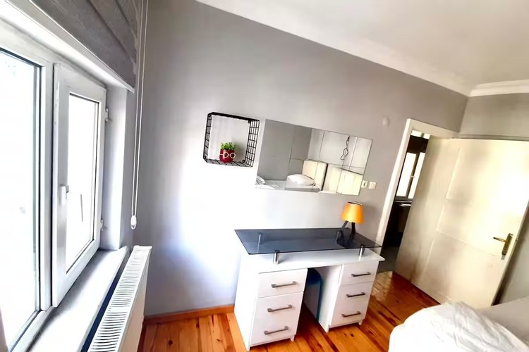 Has Balcony Room (Balcony)