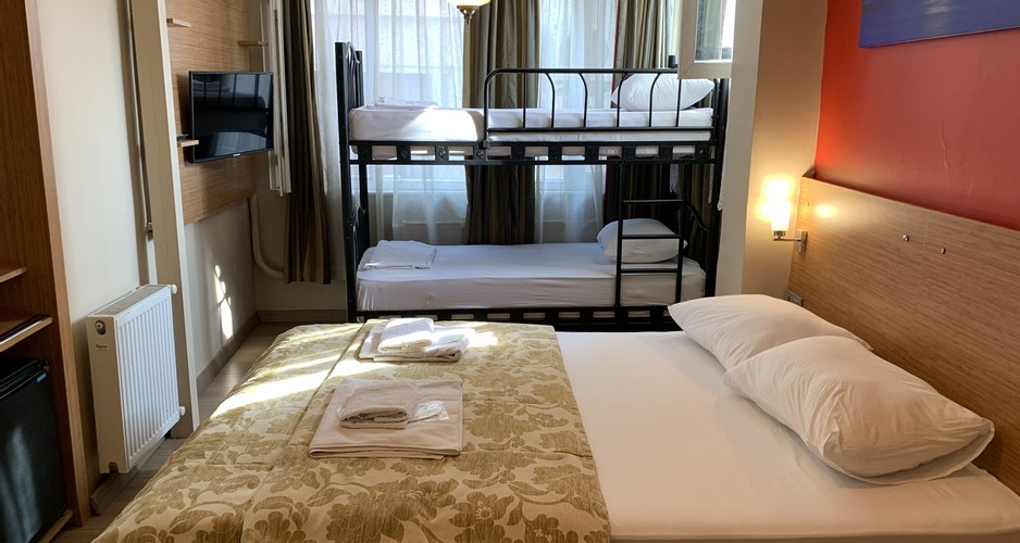 Standard Room (4 Person)