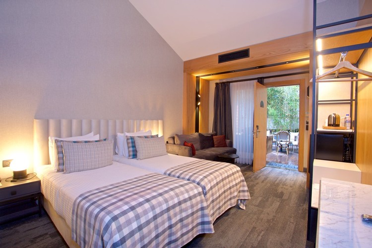 Iki Ayrı Yataklı Oda, Bahçe Manzaralı