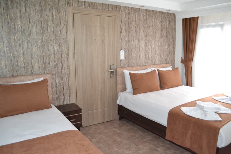 Standard Room (3 Person, Balcony)