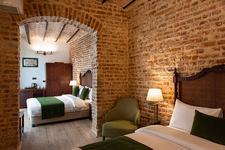 Family Room (Has No Window)