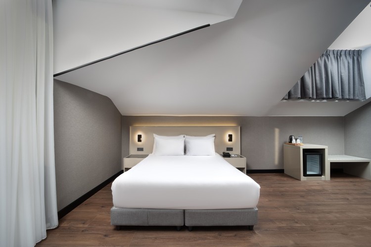 Deluxe Single Room (1 Person)