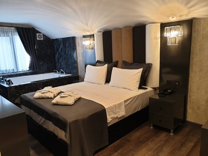 Business Room (Jacuzzi)