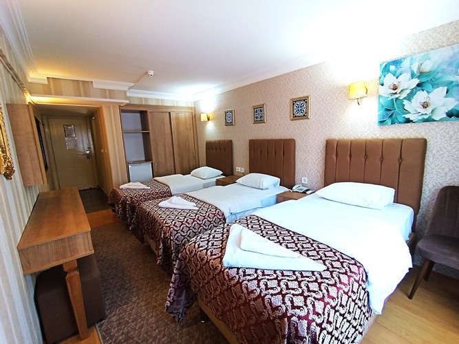 Deluxe Room (3 Person)