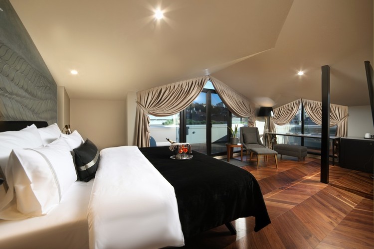 Corner Room (Terrace)