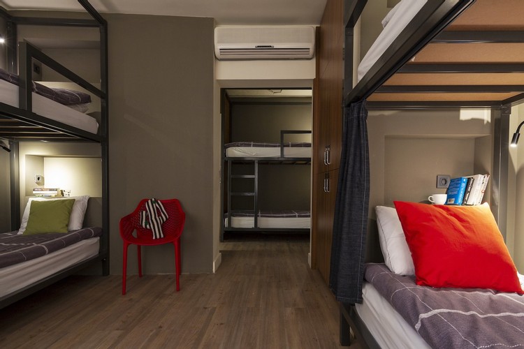 Six-Bed Room With Shared Bathroom