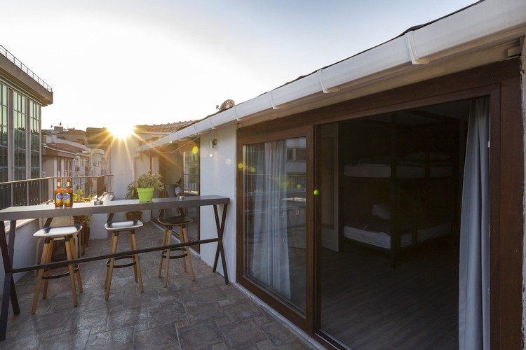 Dormitory Roof Loft Penthouse Room