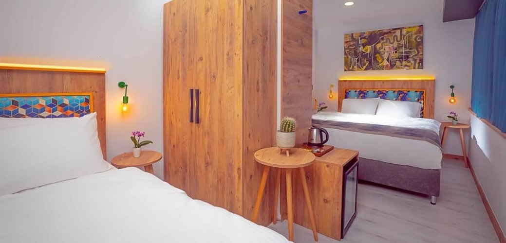 Superior Oda, Kara Manzaralı