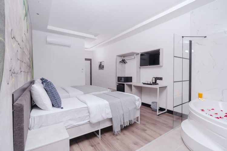 Suit Oda, Bahçe Manzaralı (3 Kişilik, Jakuzi)