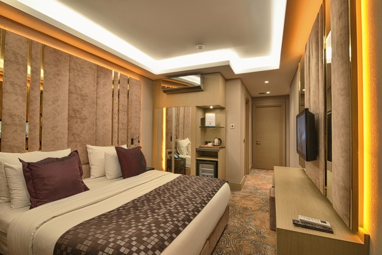 Family Room, City View (Balcony)