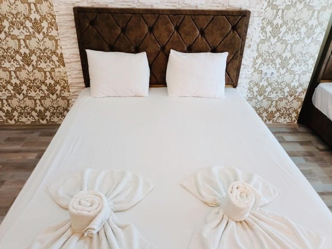 Aile Odası, Bahçe Manzaralı