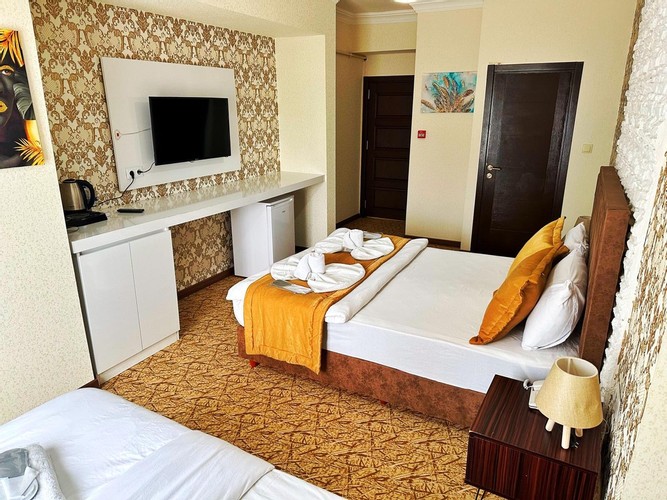 Aile Odası, Bahçe Manzaralı