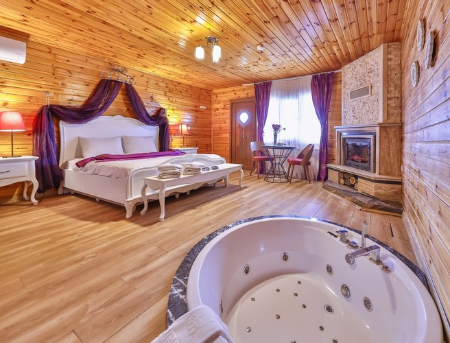 Bungalow Room With Fireplace, Jacuzzi, Garden And Pool View