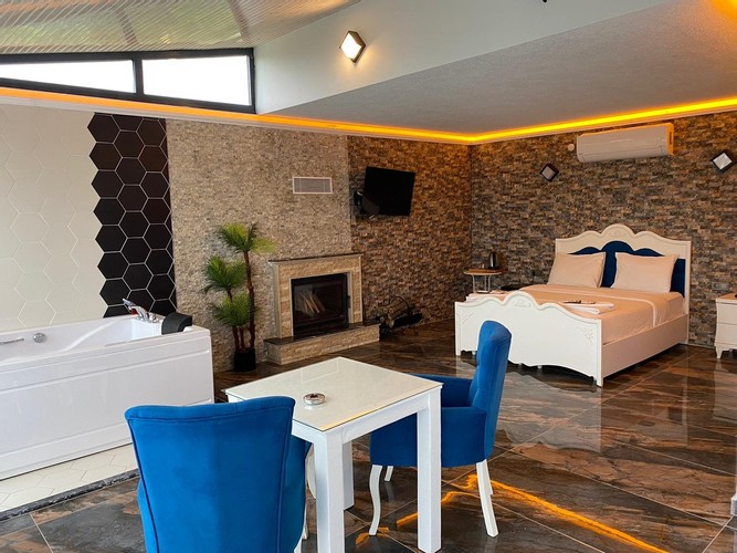 Deluxe Room With Turkish Bath, Pool And Garden View, Fireplace And Jacuzzi