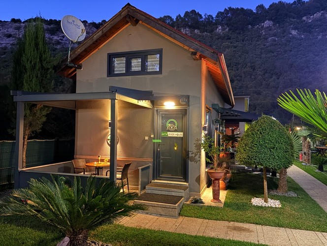 Patio Room (Jacuzzi)