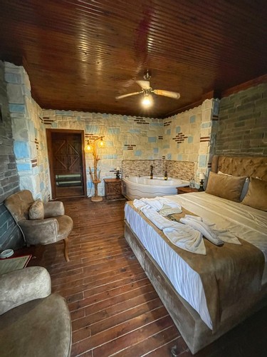 Roof Stone Room, River View (Balcony, Jacuzzi)