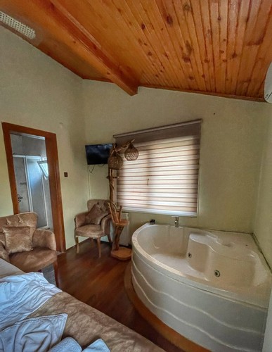 Standard Room (Jacuzzi)