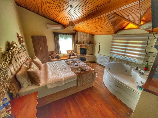 Deluxe Room (Jacuzzi)