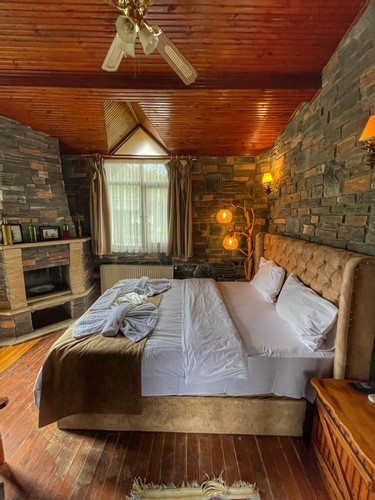 Corner Room, River View (Balcony)