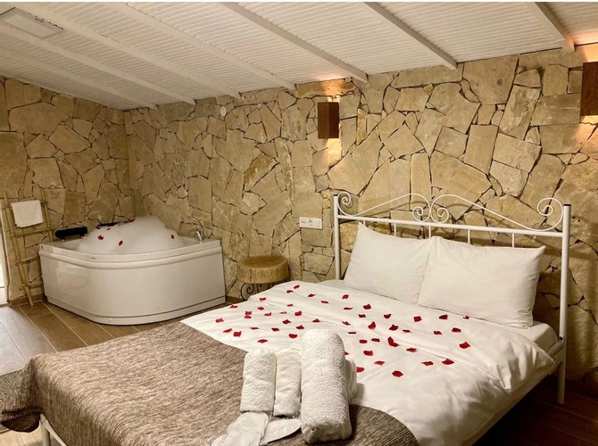 Taş Oda, Bahçe Manzaralı (Jakuzi)