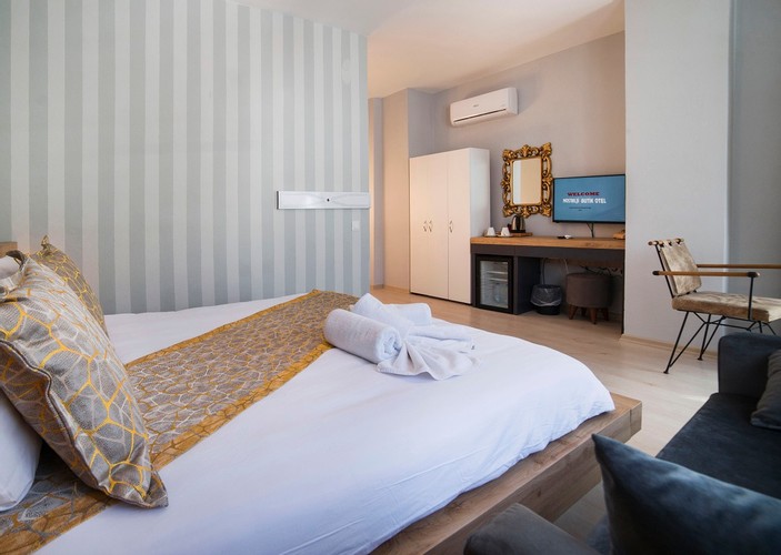 Deluxe Room With Forest And City View