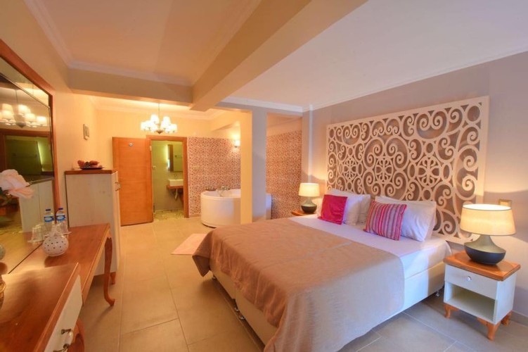 Deluxe Room With Jacuzzi And Fireplace - Mountain View