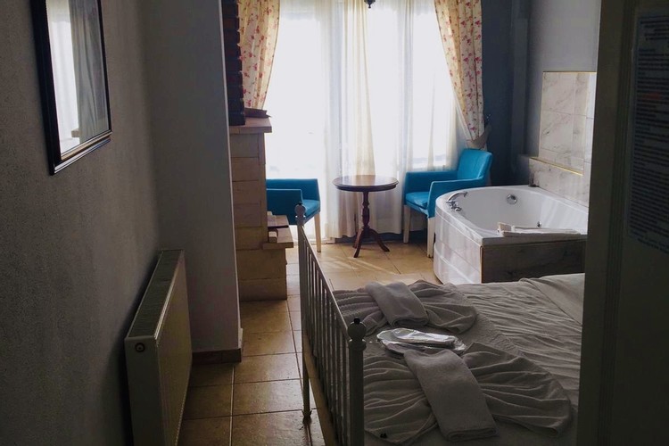 Deluxe Luxury Room, River View (Jacuzzi)