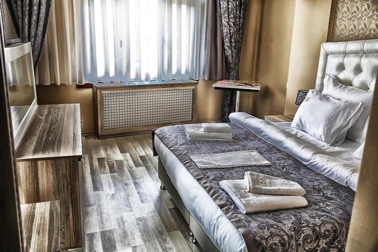 Standard Room, Partial Sea View