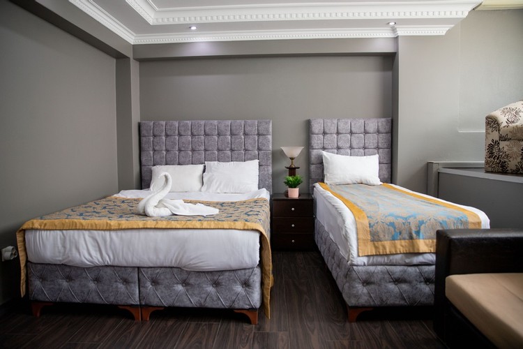 Deluxe Luxury Suit Oda