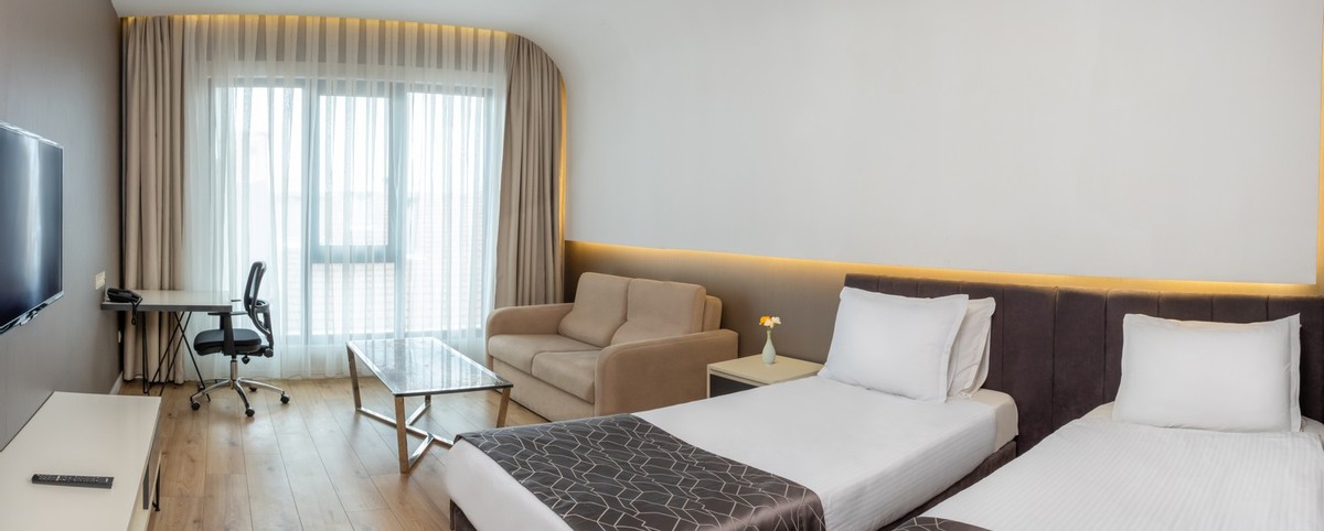 Aile Suit Dubleks Odası (Kanepe)