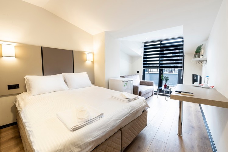 Senior Suit Oda, Kara Manzaralı