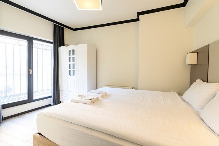 Suit Oda, Kara Manzaralı