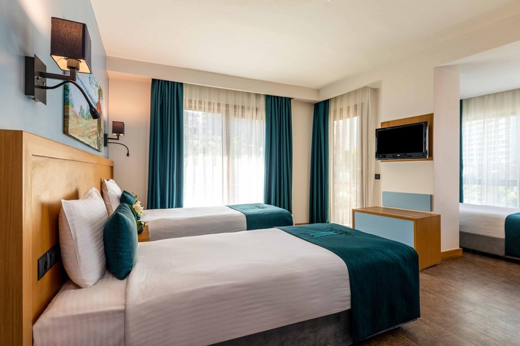 Standard Room (3 Person, Balcony)