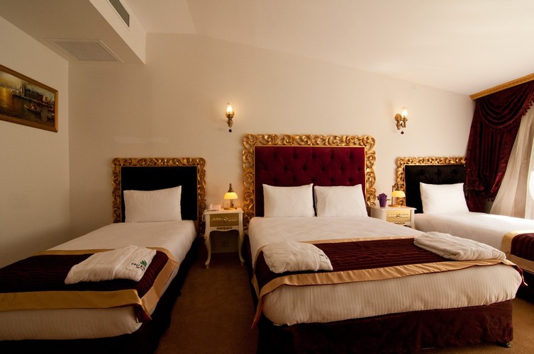 Deluxe Luxury Oda (4 Kişilik, Balkonlu, Jakuzi)