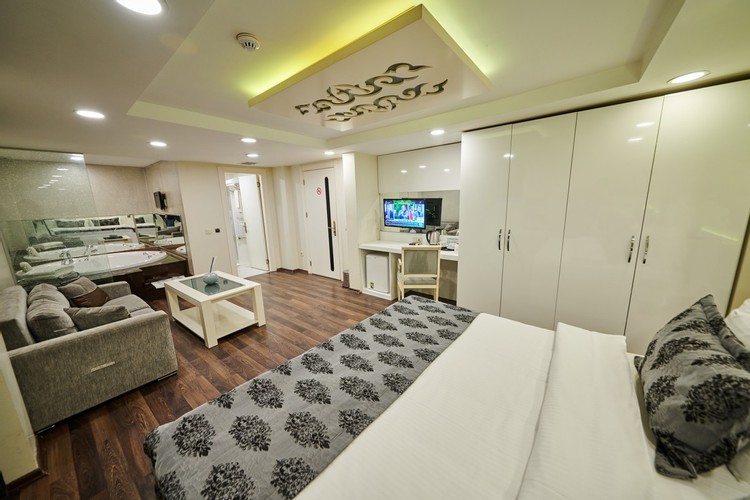 Junior Suite Room (Jacuzzi)