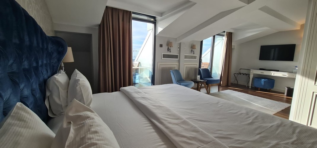 Suit Oda, Deniz Manzaralı (Balkonlu)