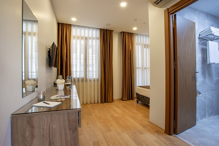 Superior Suit Oda, Deniz Manzaralı (Balkonlu)