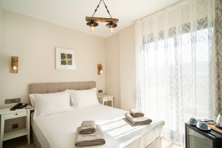 Desing With Balcony Room