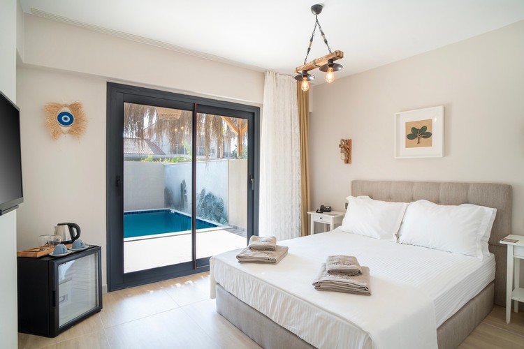 Design Room, Pool View