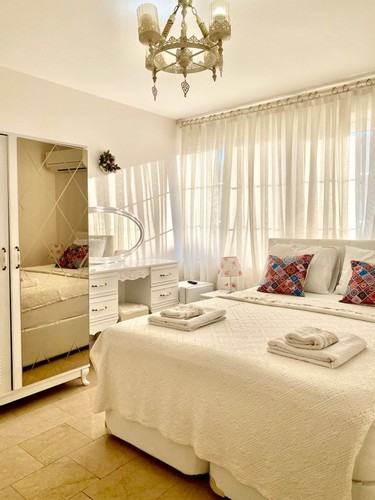 Family Deluxe Room (3 Person)