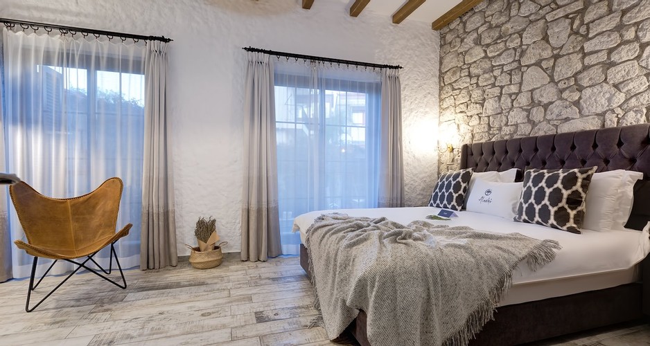 Deluxe Room, Pool View