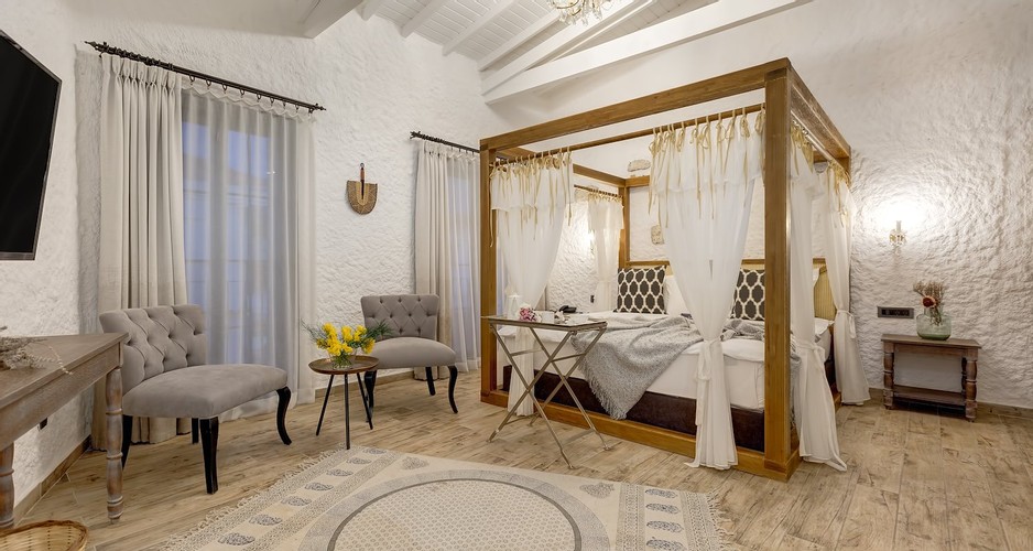 Superior Room, Pool View