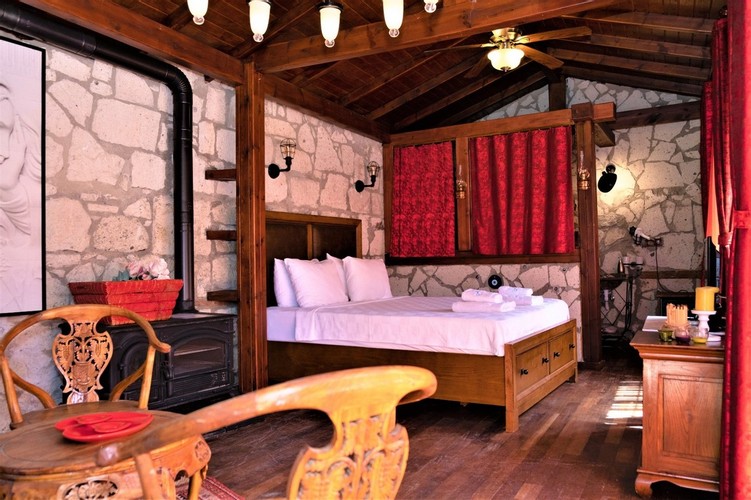 Honeymoon Suite Room