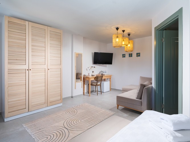 Grand Room, Garden View