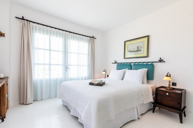 Has Balcony Room (Balcony)